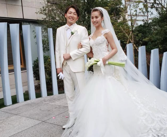 左：源田壮亮、右：衛藤美彩
結婚式